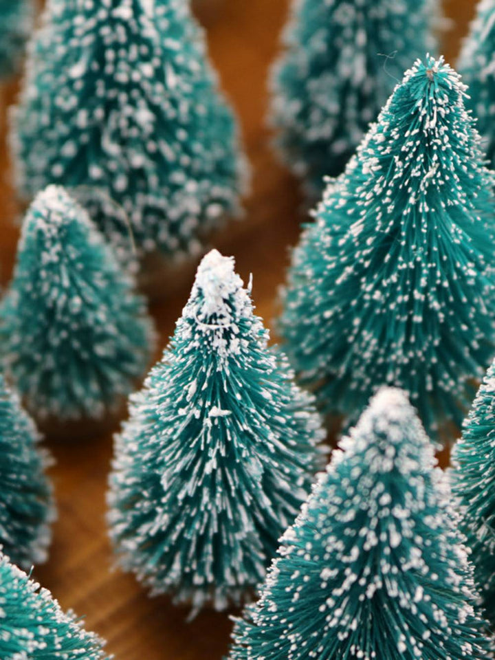 Título: Mini árbol de Navidad con torre de nieve de pino