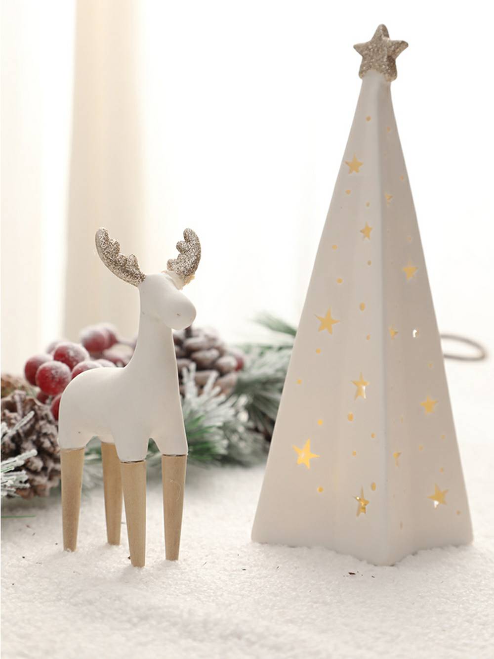 Decorazioni natalizie luminose con pupazzo di neve e renne in ceramica