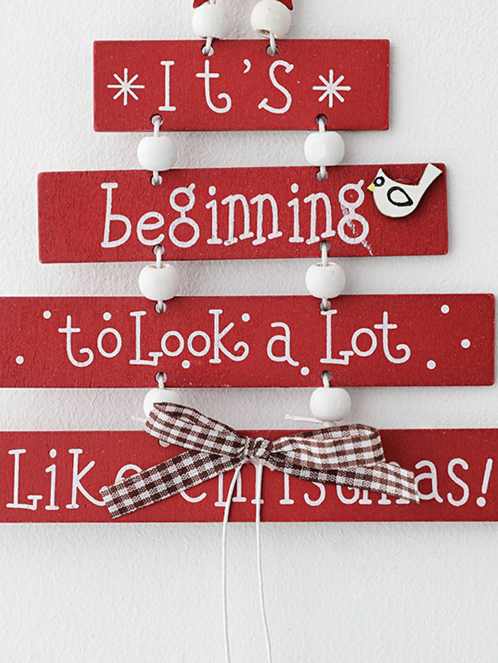 Weihnachtsbaumförmige handbemalte dekorative Buchstabentafel aus Holz