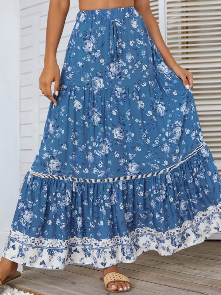 Detail sukně s vysokým pasem v modré barvě