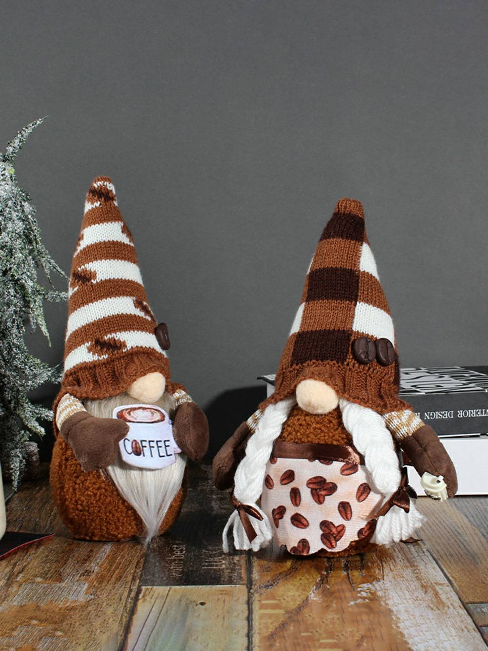 Decoración navideña de reno de peluche: Café Rudolph