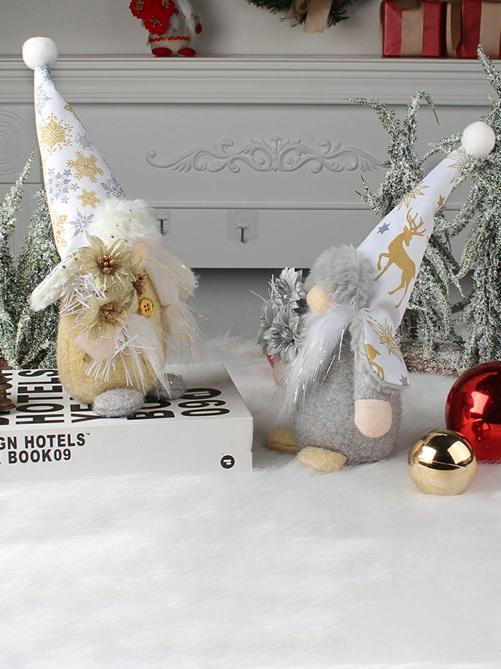 Weihnachts-Plüsch-Elf mit goldener und silberner Blume, Rudolph-Puppe