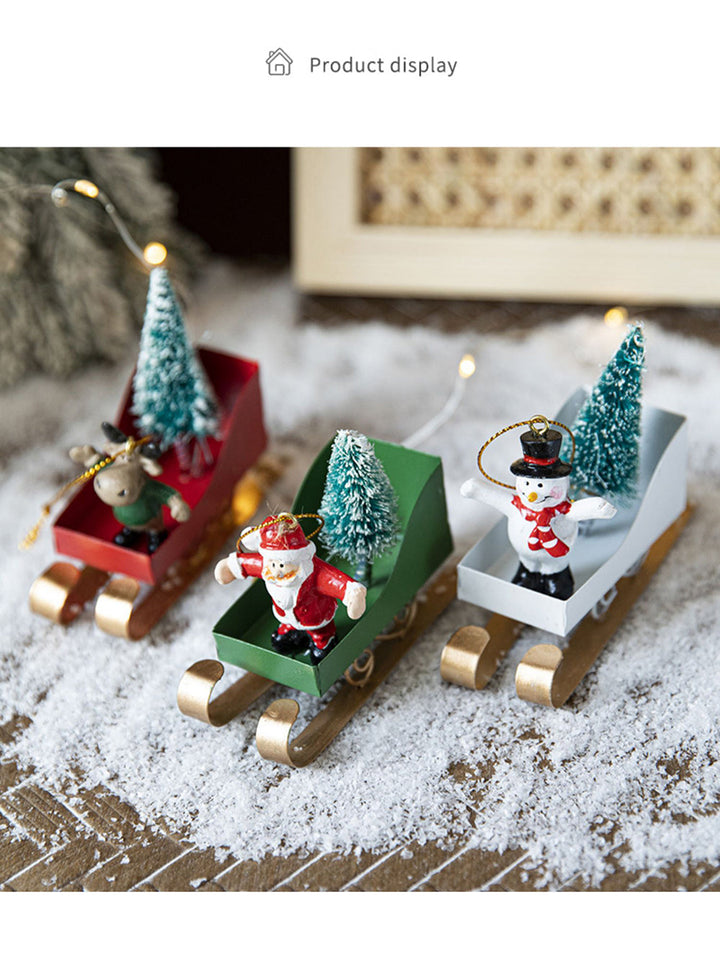 Weihnachtliche Schlitten-Anhängerdekorationen im nordischen Stil