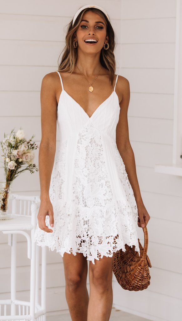 Δαντελένιο εξώπλατο λευκό κοντό φόρεμα