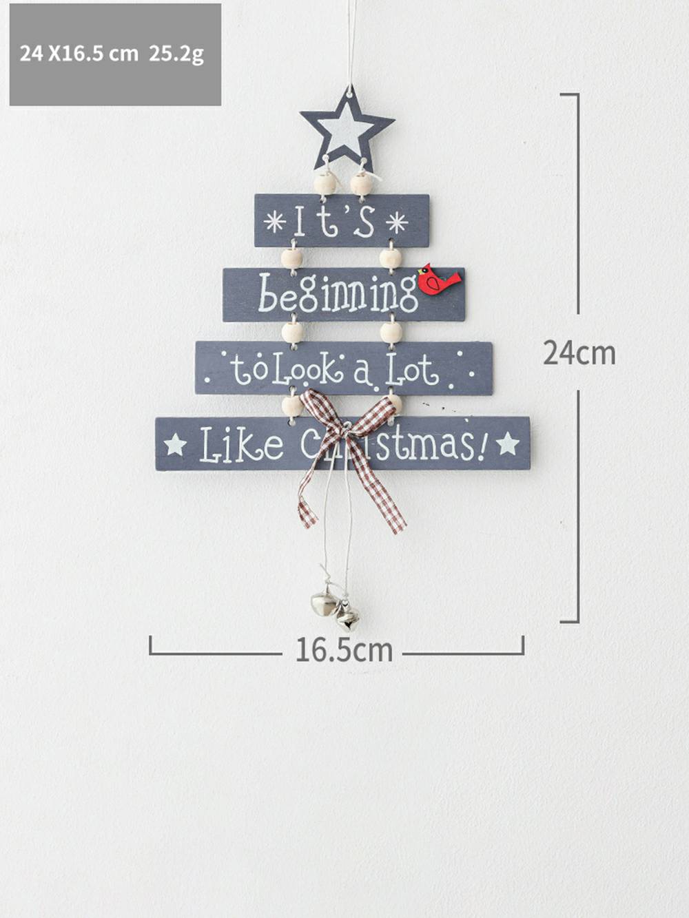 קישוט לוח אותיות דקורטיבי מעץ בצורת עץ חג המולד, מצויר ביד