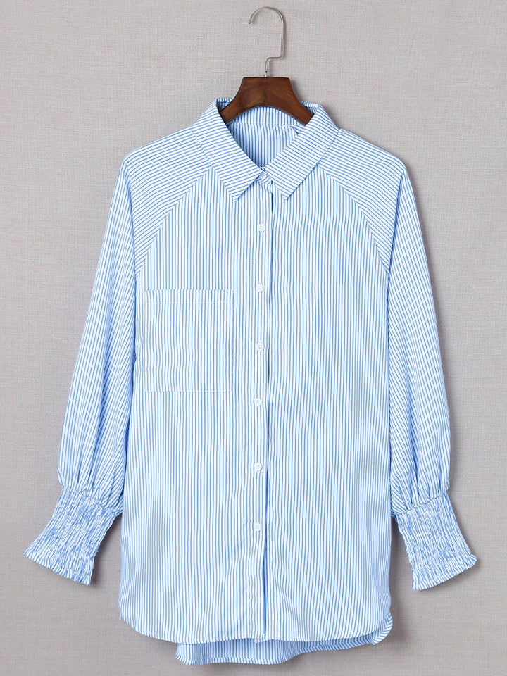 Hemelsblauw gesmokt gestreept boyfriend-shirt met manchetten en zak