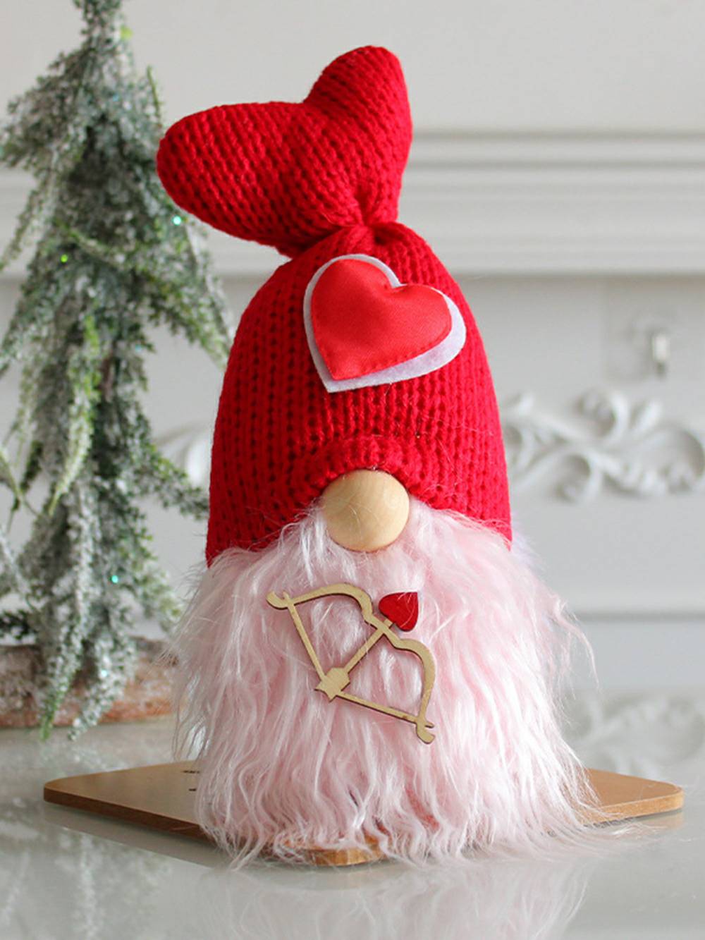 Adorable décoration en peluche de gnome nordique