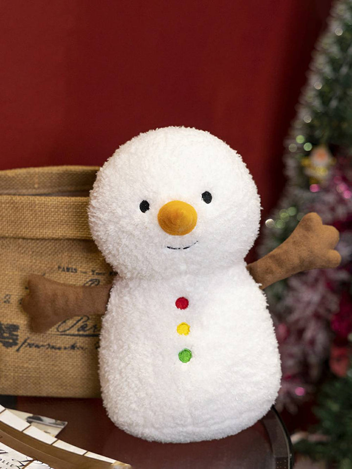 スカーフを身に着けているクリスマス雪だるまのおもちゃ