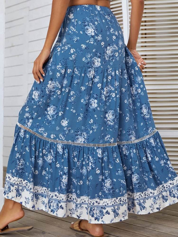 Detail sukně s vysokým pasem v modré barvě