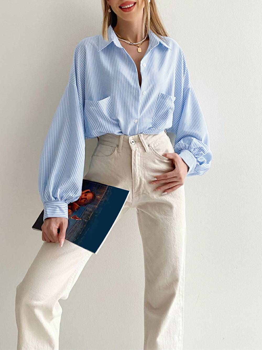 Blusa de rayas con bolsillo y cuello vuelto de manga larga abullonada