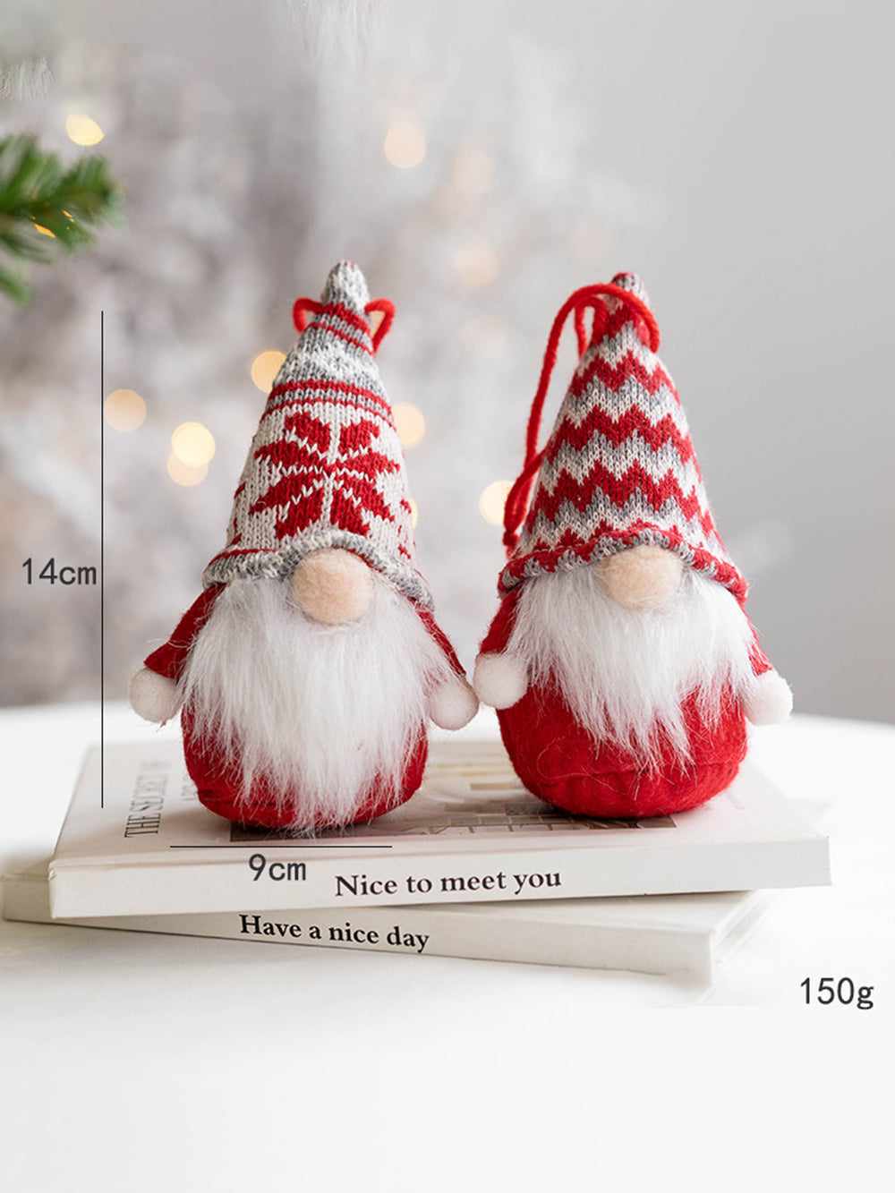Un par de muñecos de tela de felpa de Papá Noel, colgantes de Papá Noel