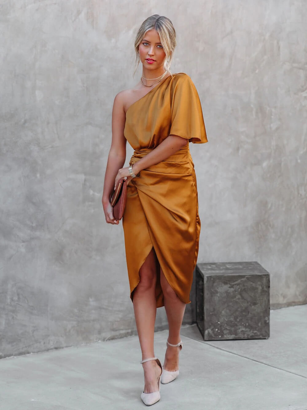 One Shoulder Midi-kjole: Draper asymmetrisk