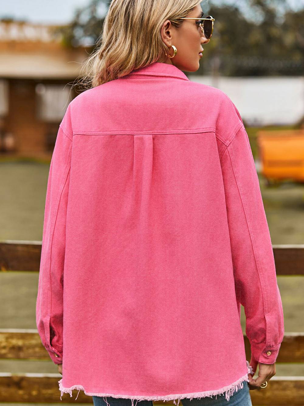 ピンクのキルティング胸ポケット シャケット