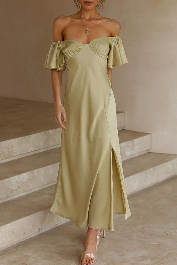 Midi-jurk met zijsplit: off-shoulder fladdermouwen