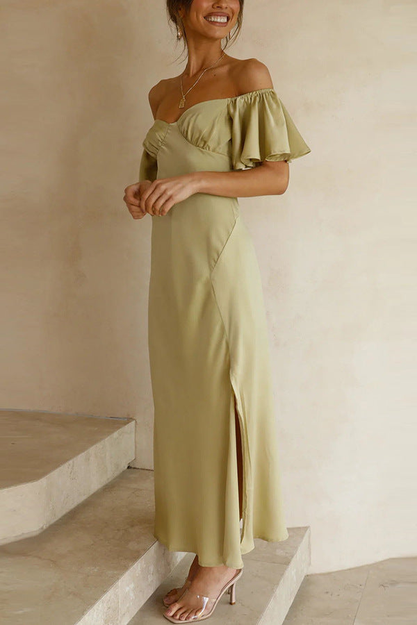 Midi-jurk met zijsplit: off-shoulder fladdermouwen