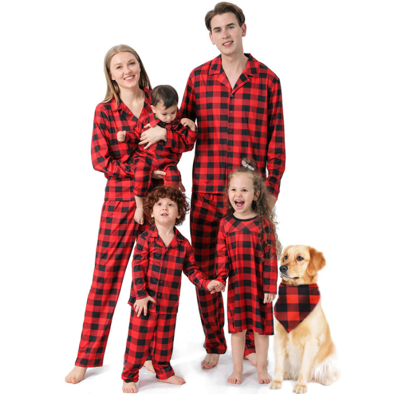 Conjunto de pijama familiar con cuello alto y cuadros navideños