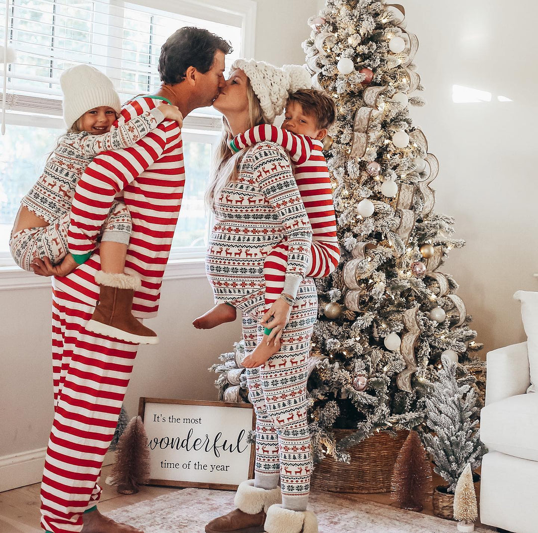 Julemønstrede familiematchende pyjamassæt (med hundetøj)