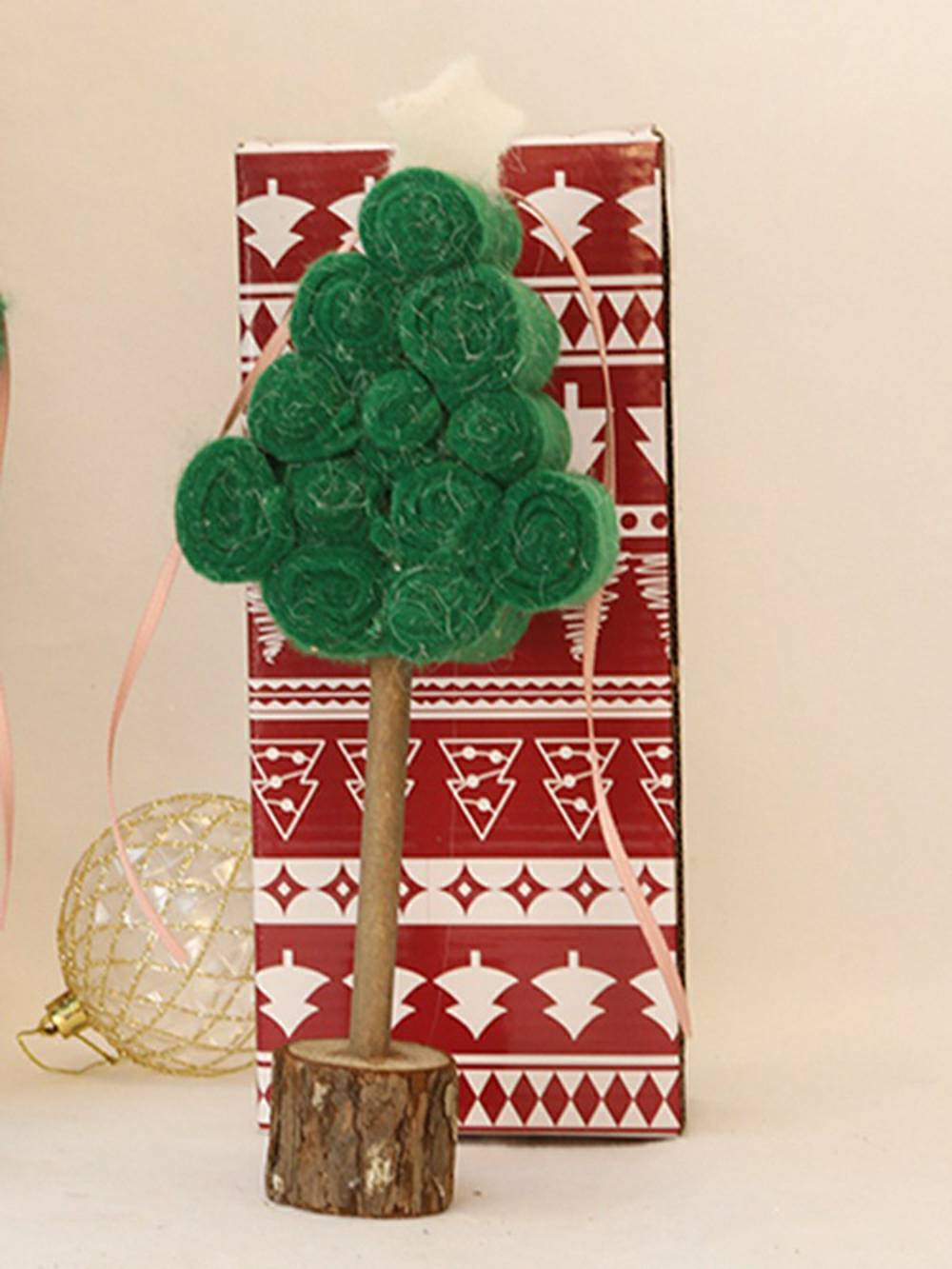 Simpatica decorazione per albero di Natale in feltro