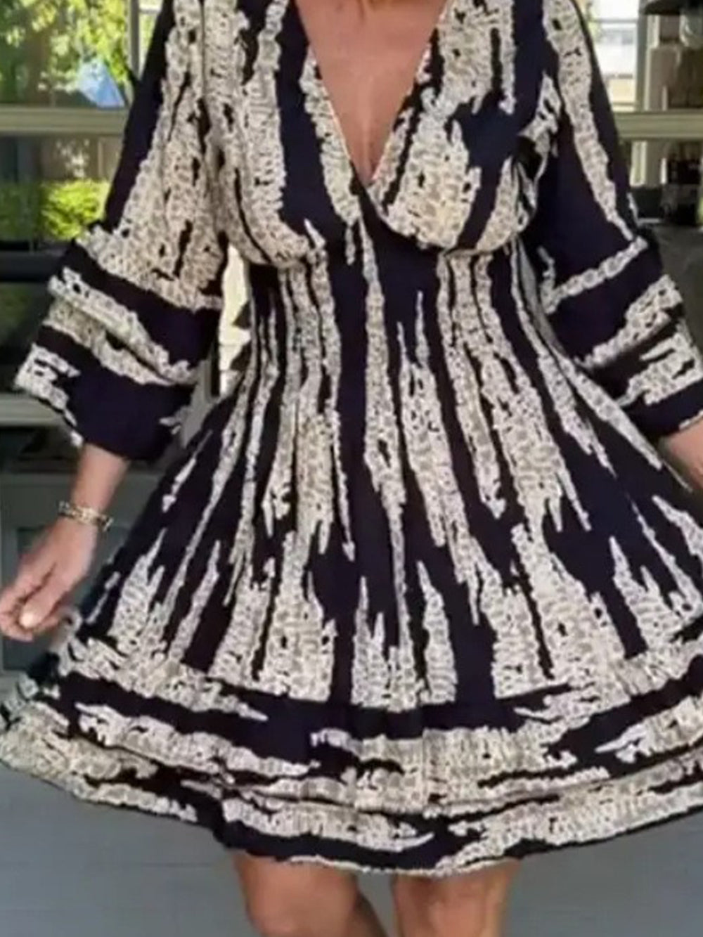 Chevron plissémålad klänning med ärmar