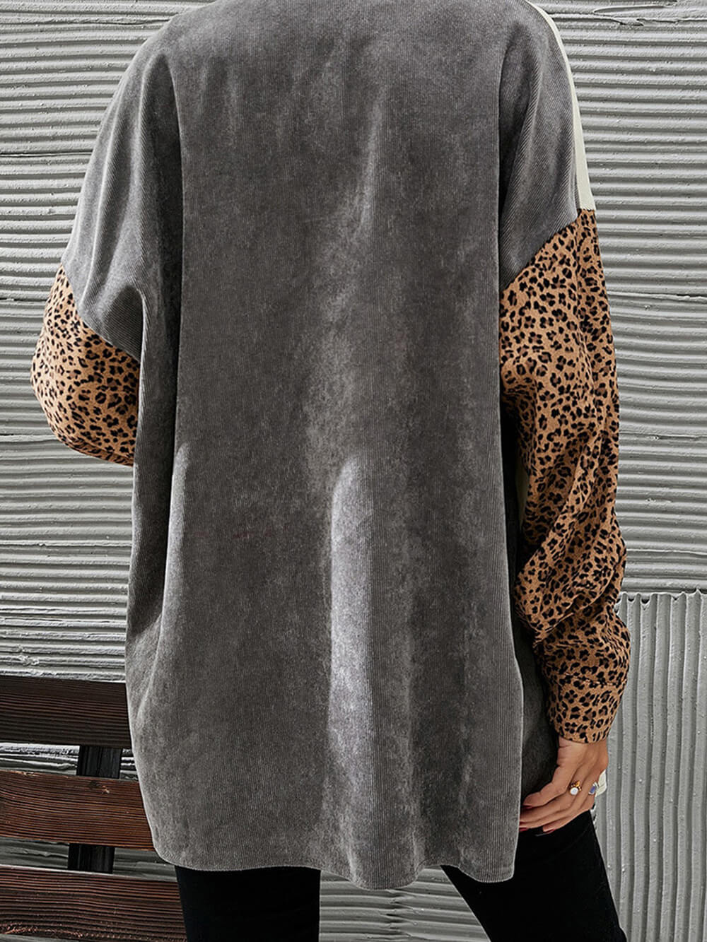 Šedý barevný blok leopardí záplatovaný manšestrový plášť