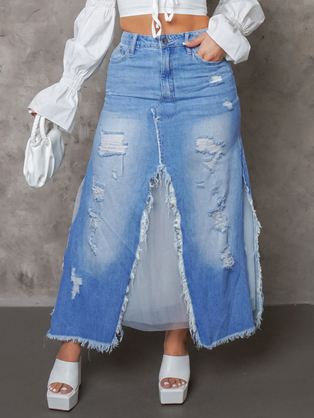 Roztřepená džínová sukně s vysokým pasem