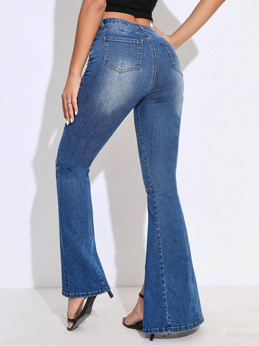 Ausgestellte Jeans aus Stretch-Denim mit hohem Bund