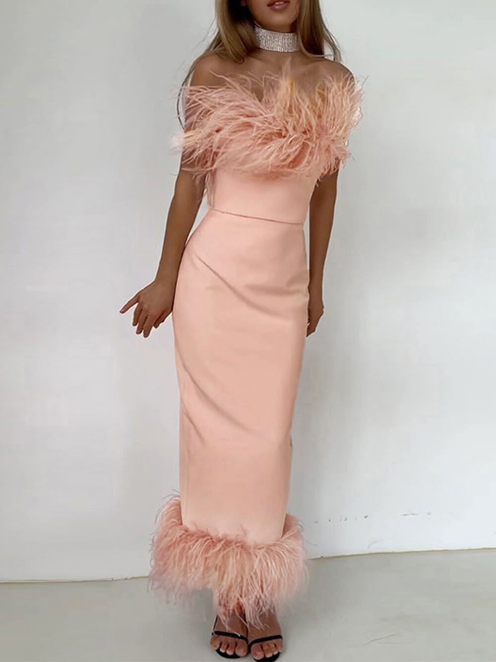 Ermeløs pelsblyant midi-kjole