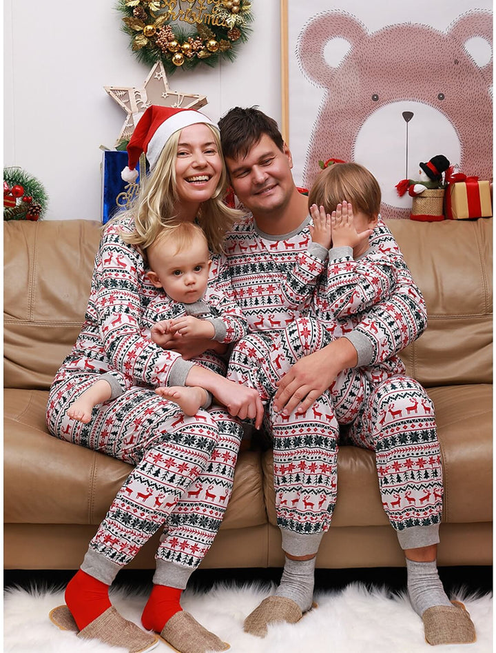 Conjuntos de pijamas familiares com árvores de floco de neve de Natal