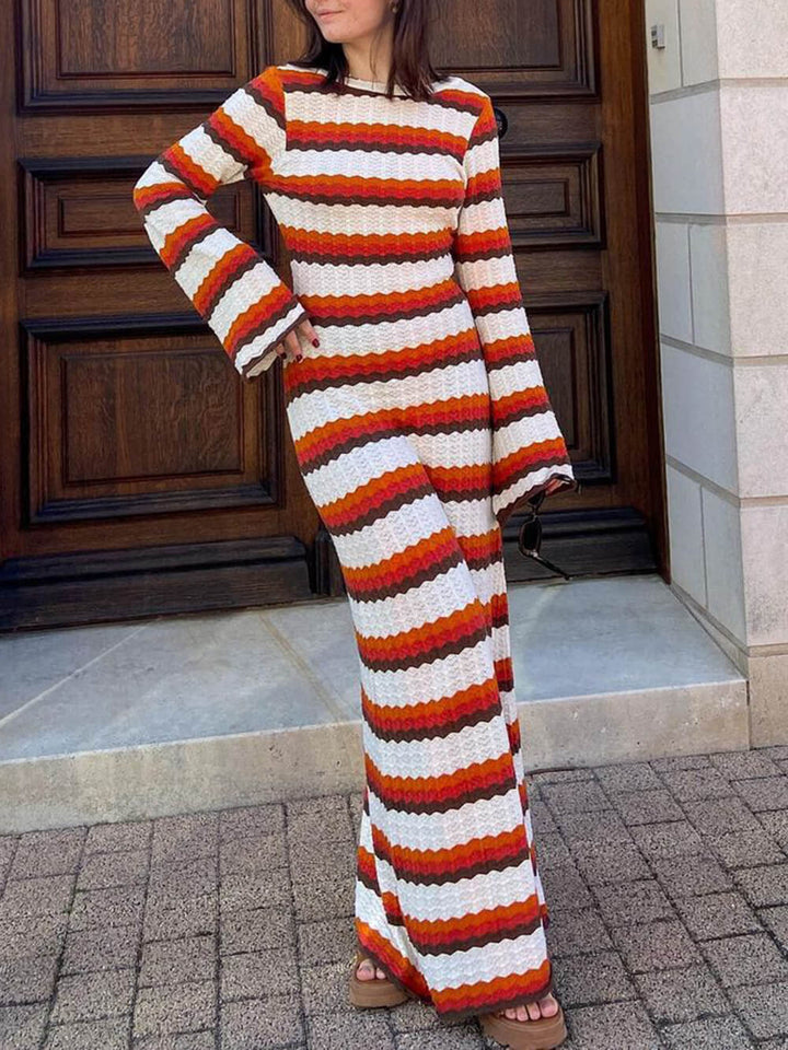 Vestido maxi de crochê com padrão ziguezague e costas abertas