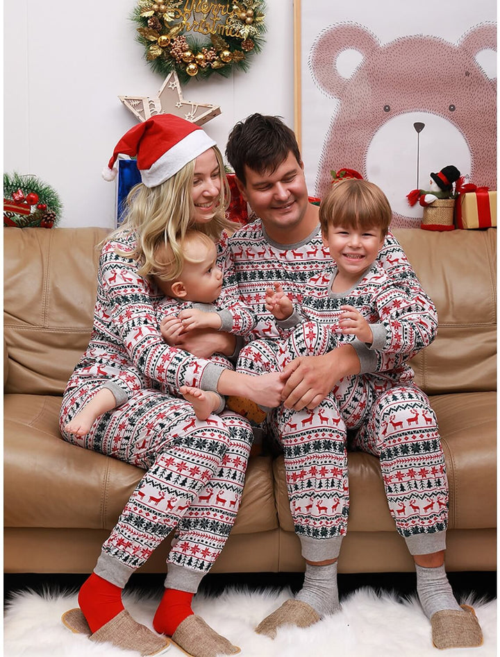 Conjuntos de pijamas familiares com árvores de floco de neve de Natal