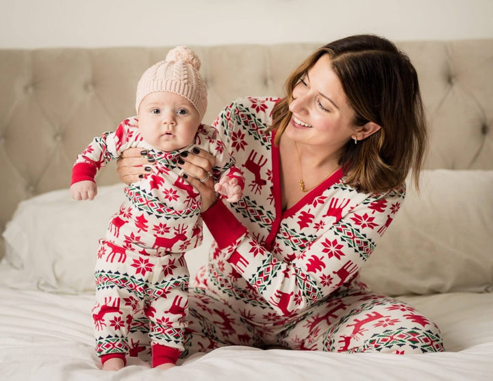 Χριστουγεννιάτικο σετ πιτζάμες με ασορτί για οικογένεια ελάφια και νιφάδα χιονιού (με ρούχα για σκύλους)