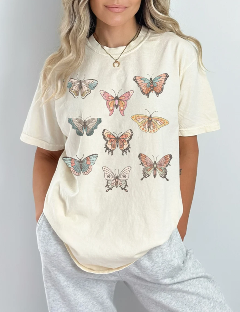 Komfortowa koszulka w stylu vintage z motylami