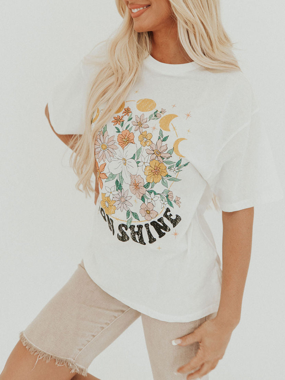 Camiseta con estampado floral y brillo de luna