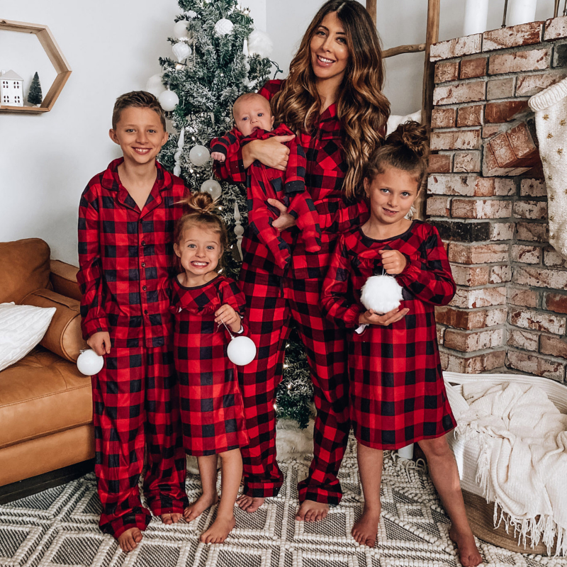 Świąteczny zestaw piżam rodzinnych w kratę ze stójką