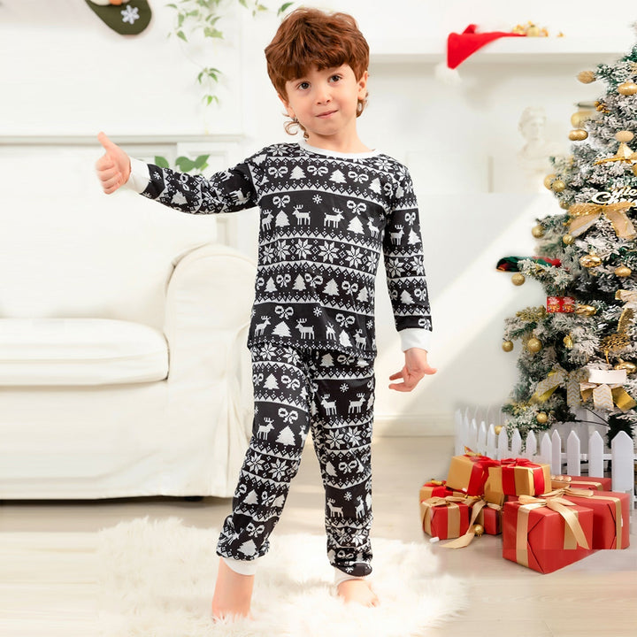 Conjunto de pijama familiar com estampa preta e branca de Natal
