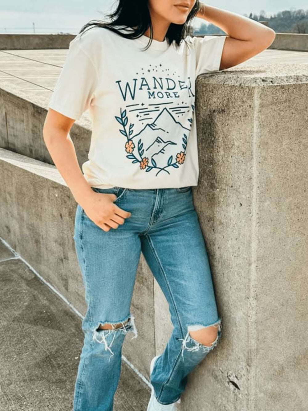 T-Shirt mit Grafik „Wander More“