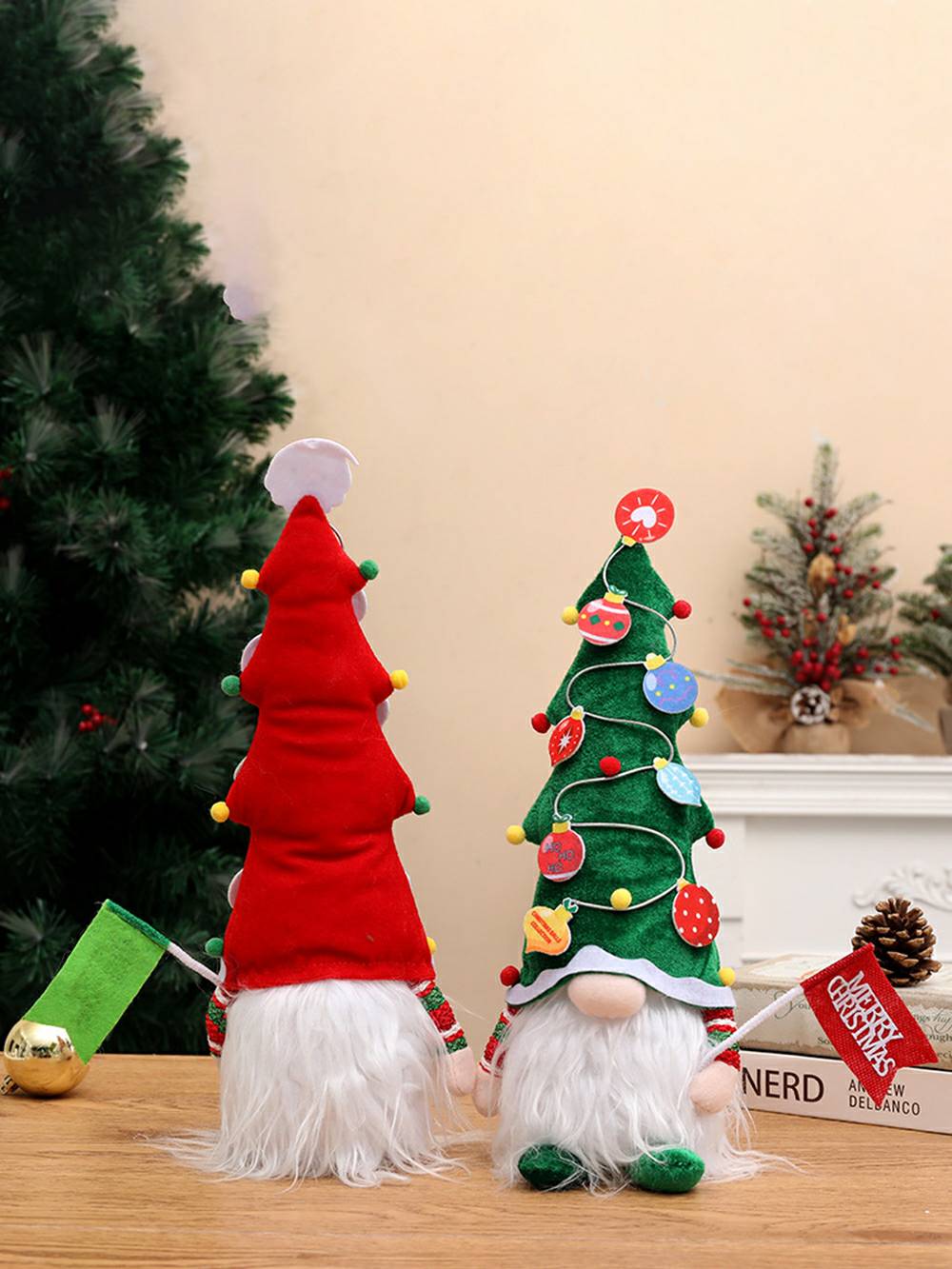 Boneco Rudolph de pelúcia com árvore de Natal