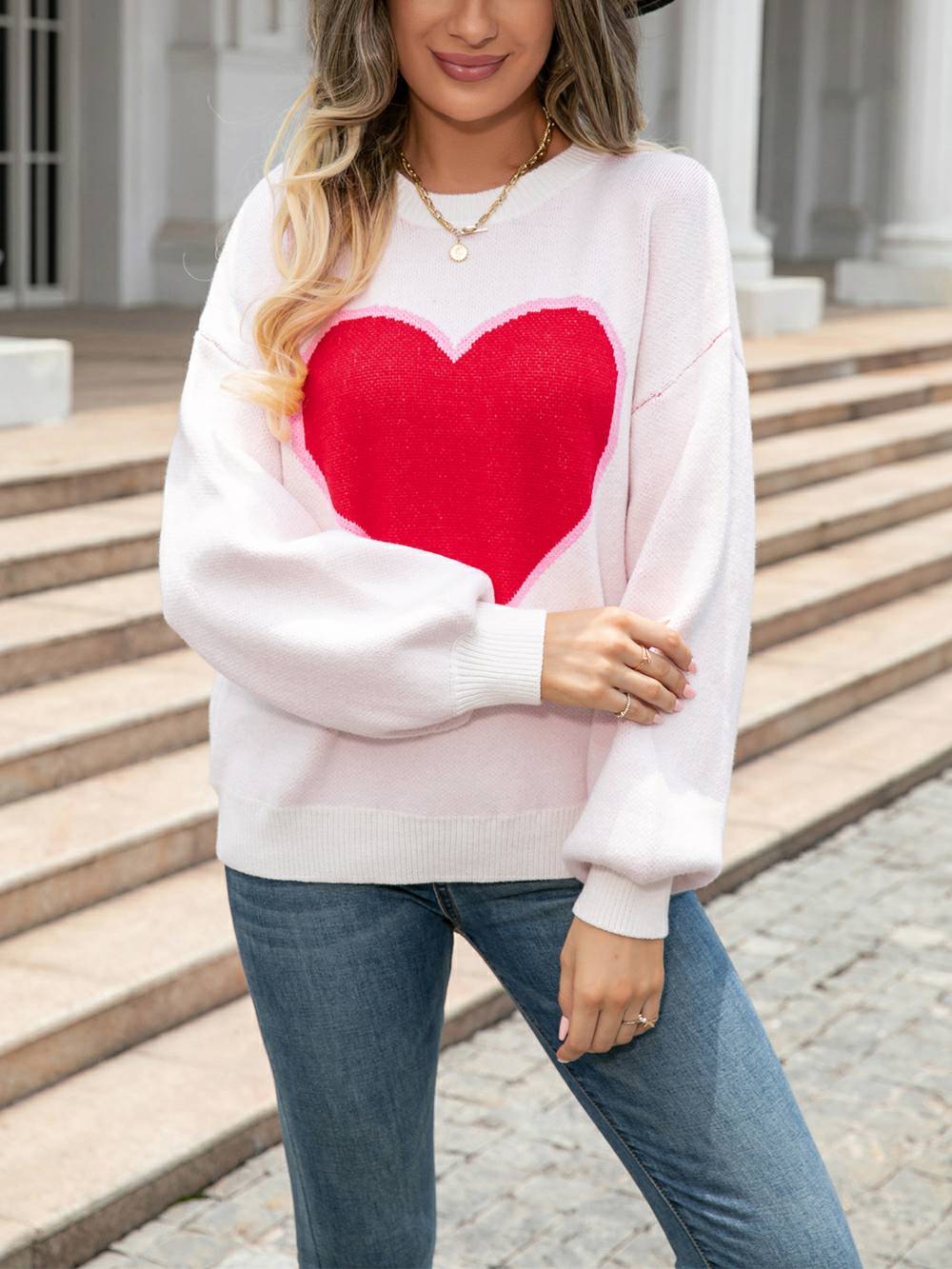 Sweter z dzianiny w kształcie serca