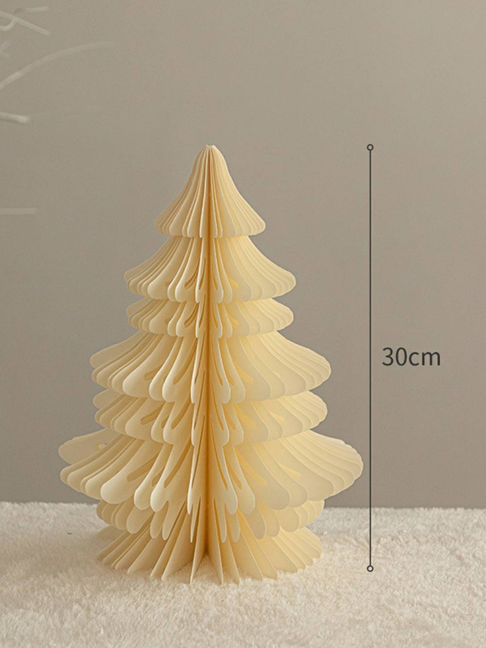 Weihnachtsbaum-Wabenfiguren aus Papier im Akkordeon-Stil