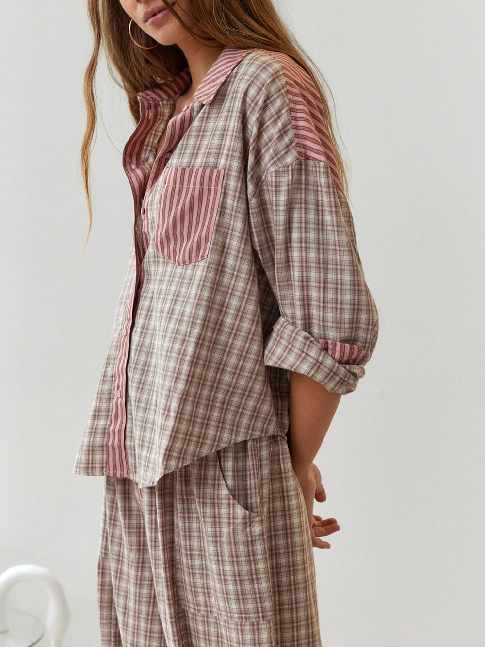 Rosa, lockeres Pyjama-Set mit Spleißmuster