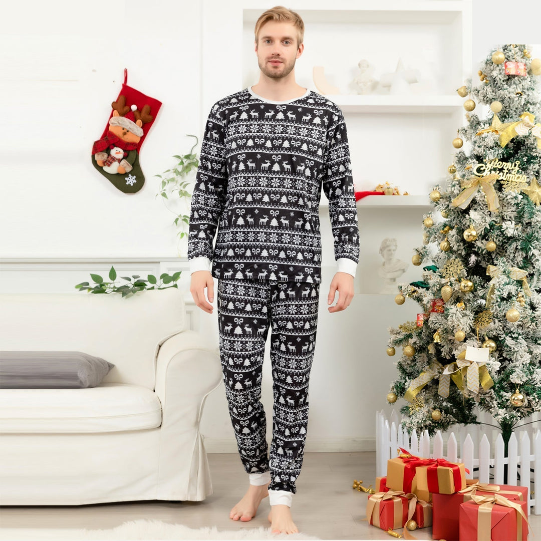 Conjunto de pijama familiar com estampa preta e branca de Natal