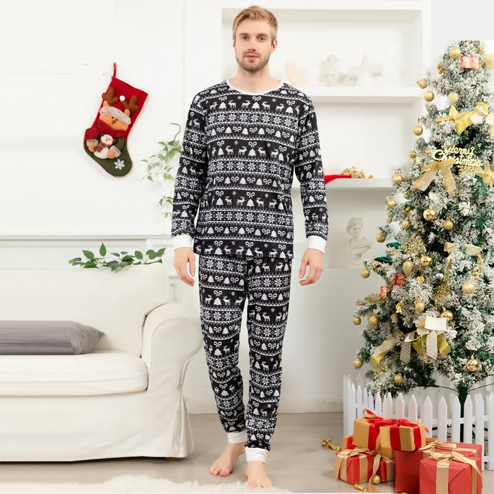 Conjunto de pijama a juego familiar con estampado navideño en blanco y negro