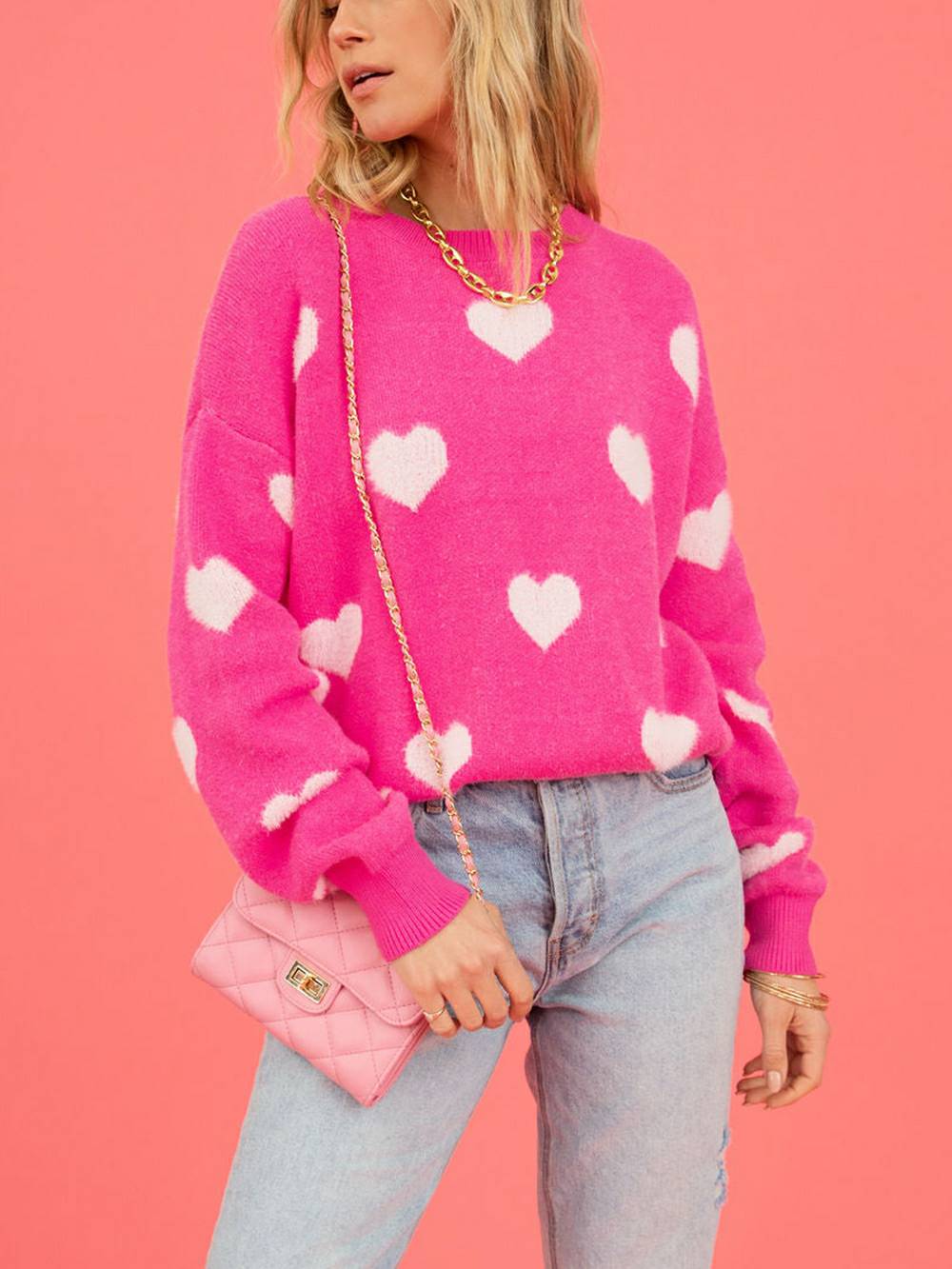 Walentynkowy sweter z okrągłym dekoltem i wzorem serca