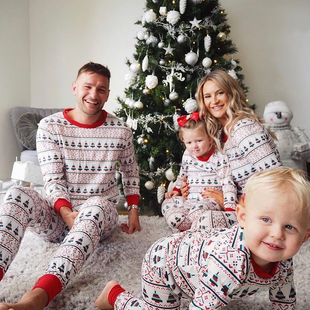 Vánoční oblek pro rodiče a dítě s kulatým límečkem