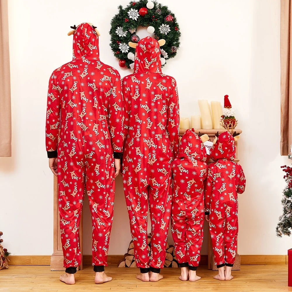 Veelkleurige bijpassende familie-pyjama's met capuchon en capuchon