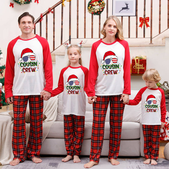 Świąteczne poroże i list w czerwono-czarną kratę pasujące do kompletu piżam rodzinnych