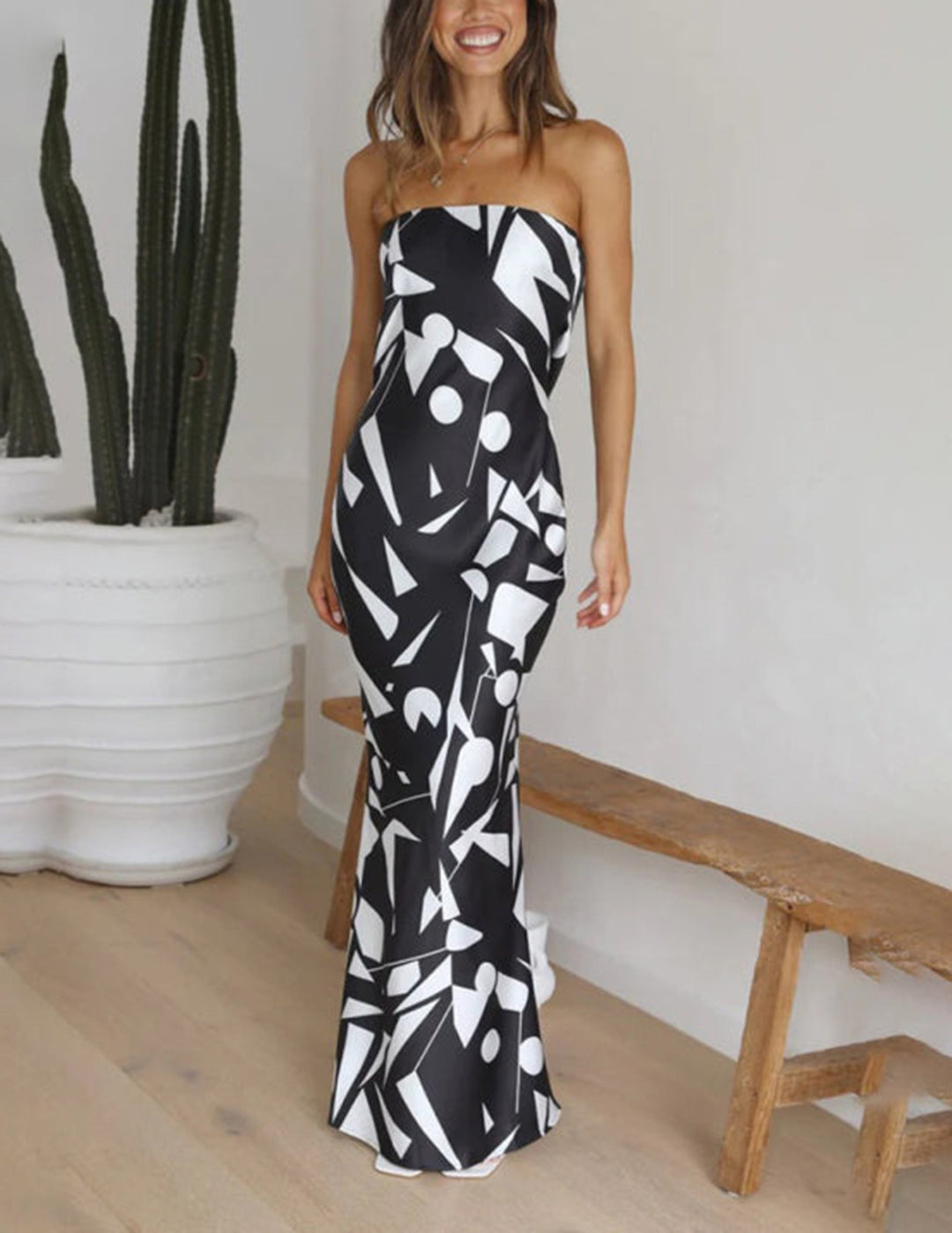 Off-shoulder maxi-jurk van satijn met geometrische print
