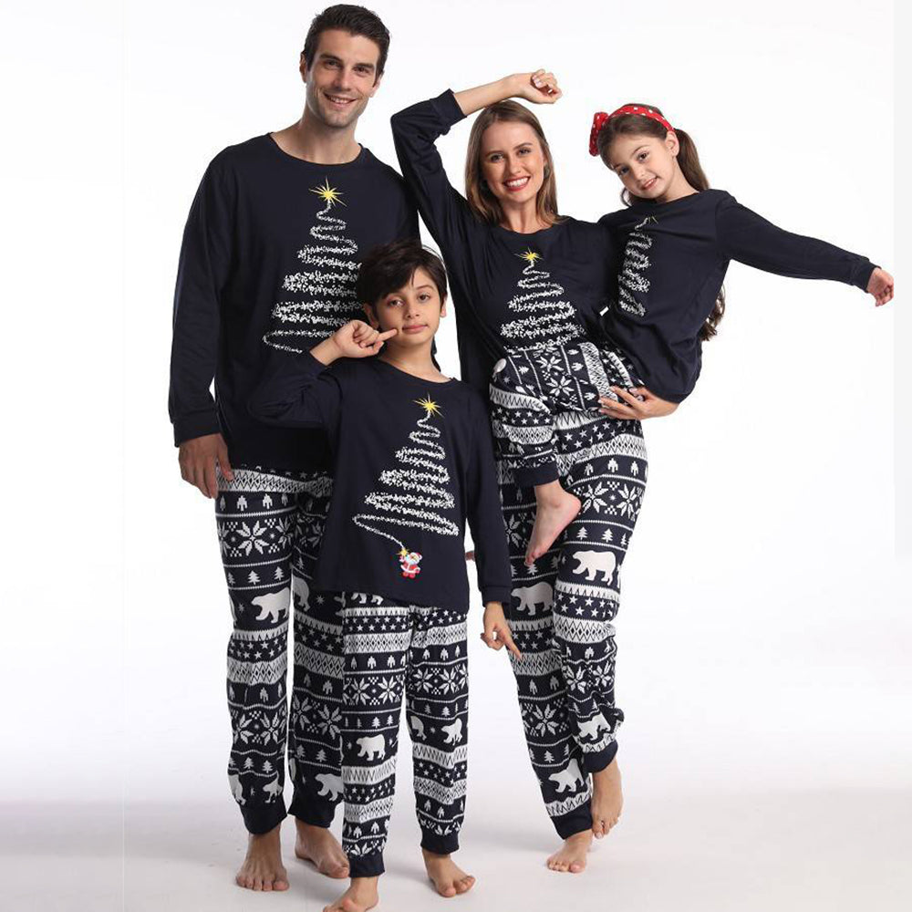 Juletre matchende familie pyjamassett