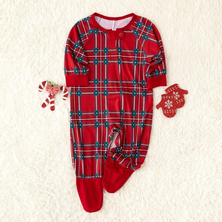 Set pigiami coordinati per la famiglia con risvolto scozzese natalizio