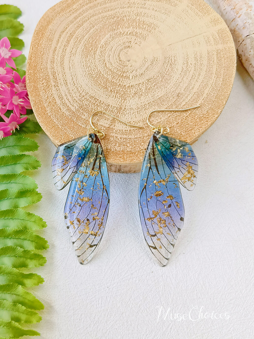 Handgefertigter Schmetterlingsflügel-Ohrring aus Kristallgoldfolie